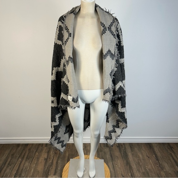 ❤️ Wilfred Charcoal and Light Gray Knit Poncho OS - Picture 1 of 6